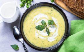 Cukinijų sriuba: kreminė ir nepaprastai skani!