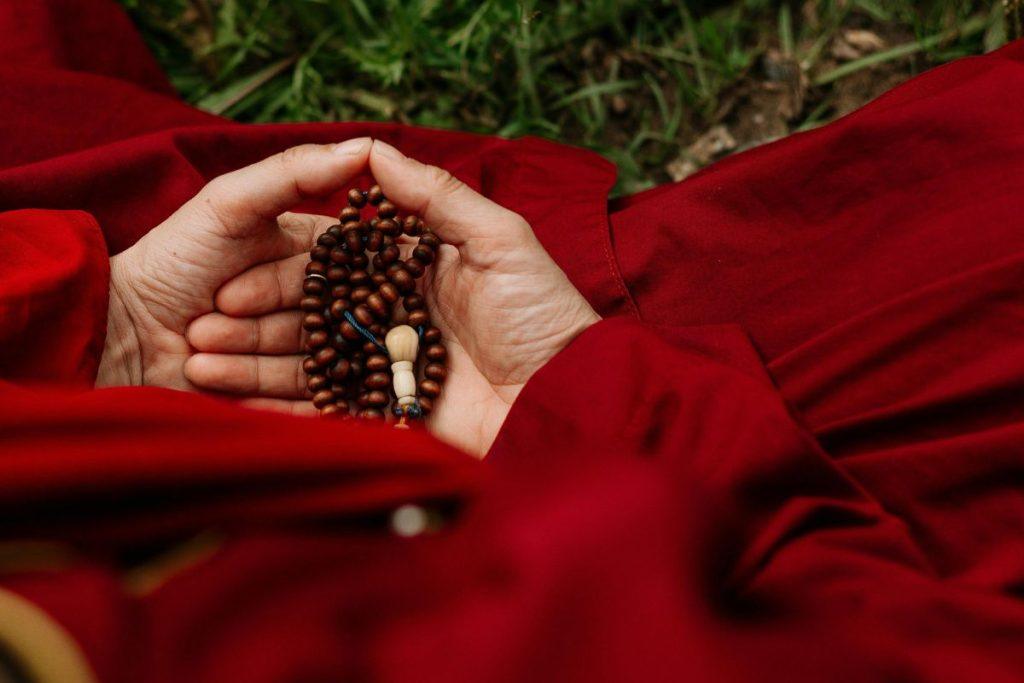 Dalai Lamos paklausė, kas jį labiausiai stebina (atsakymas priverčia stabtelėti ir susimąstyti). Emocijų ir dvasinės pusiausvyros svarba