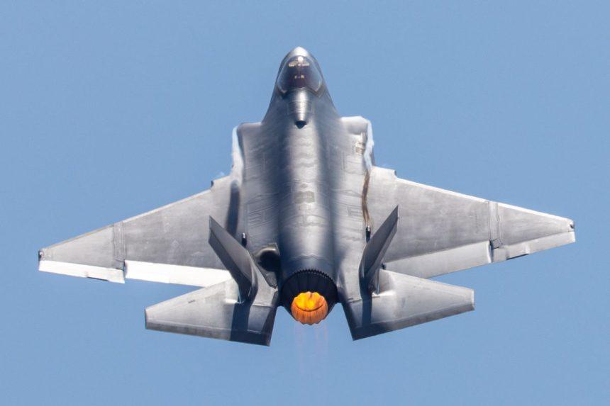 Dar viena Europos šalis keičia keturis dešimtmečius tarnavusius F-16 į F-35. Naujas saugumo garantas Ukrainai