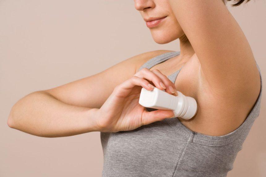 Daugelis žmonių vis dar neteisingai naudoja antiperspirantą. Dėl to jis tampa mažiau veiksmingas