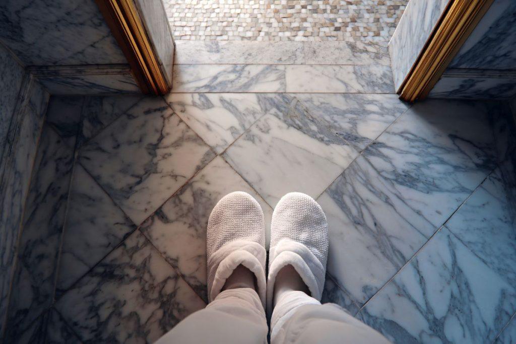 Dažniausios valymo klaidos, dėl kurių pinigai palieka namus. Pradedame valyti nuo slenksčio