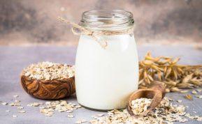 Dietinis kokteilis su cinamonu, obuoliais ir avižomis