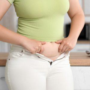 Endokrinologė paaiškino, kodėl žmonės pradeda pilnėti po 40 metų