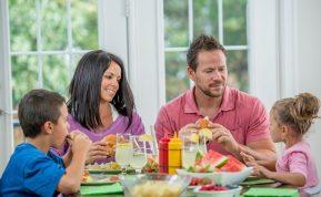 Geriausias laikas vakarienei: kada valgyti, kad būtų sveika