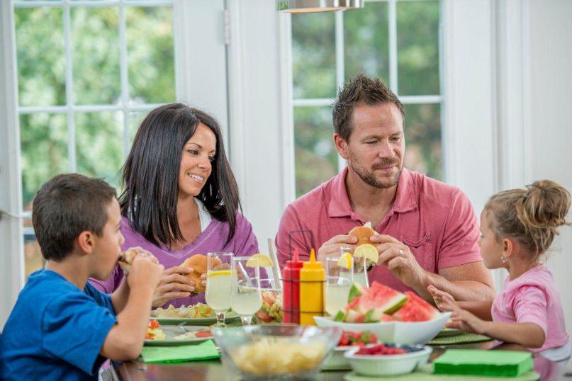 Geriausias laikas vakarienei: kada valgyti, kad būtų sveika