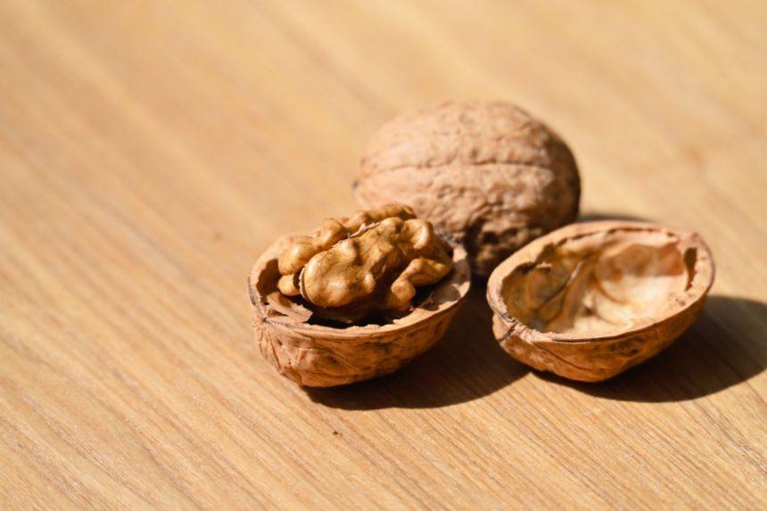 Graikiniai riešutai. Kaip juos atidaryti ir nepažeisti branduolio?