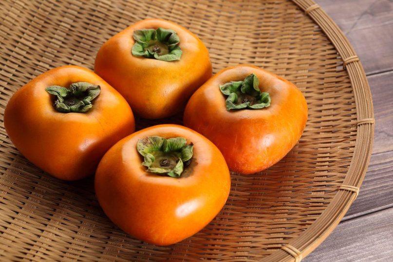 Gydytoja perspėjo apie neprinokusių persimonų pavojų