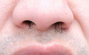 Gydytojas įspėja, jog netinkamas nosies plaukų pešiojimas gali būti mirtinas