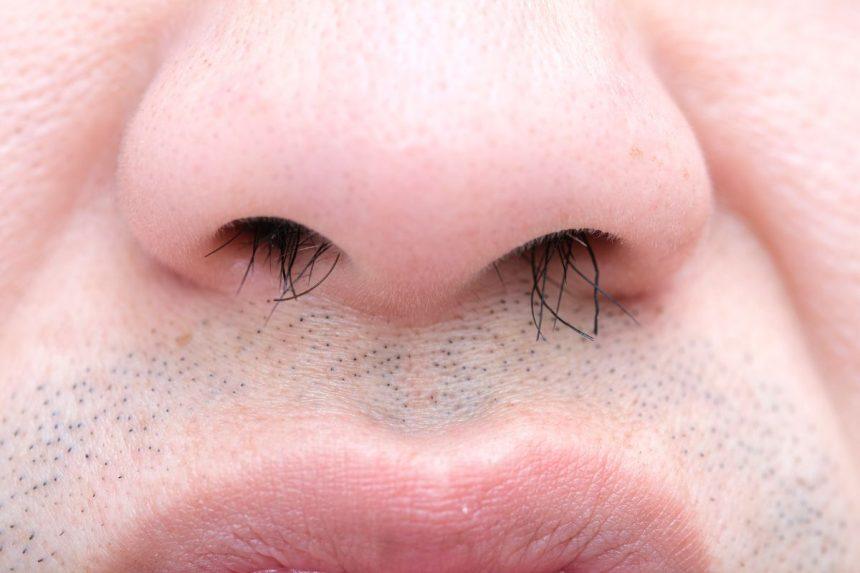 Gydytojas įspėja, jog netinkamas nosies plaukų pešiojimas gali būti mirtinas