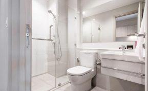 Išbandykite šią viešbučiuose naudojamą gudrybę: malonus aromatas vonioje išliks ilgiau