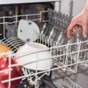 Ką daryti, kad ant puodelių indaplovėje neliktų vandens?