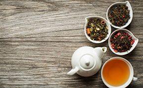 Ką galima dėti į arbatą, kad svoris kristų greičiau: ekspertai atskleidė kelias gudrybes