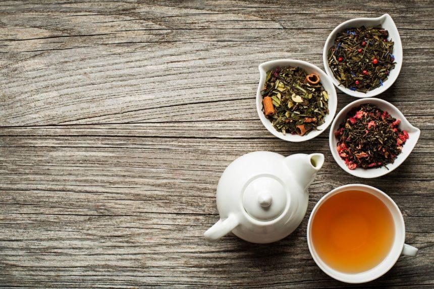 Ką galima dėti į arbatą, kad svoris kristų greičiau: ekspertai atskleidė kelias gudrybes