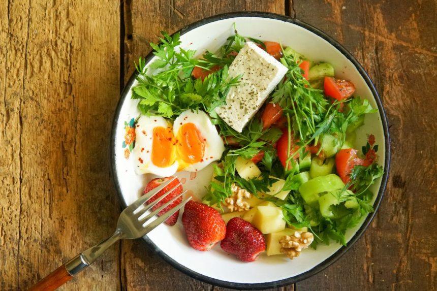 Ką valgyti pusryčiams, jei norite numesti svorio: mitybos eksperto patarimai