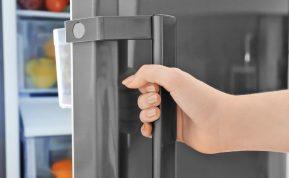 Kai užuodžiu nemalonų kvapą šaldytuve, greitai iš spintos išimu tai, ko seniai nenaudojau