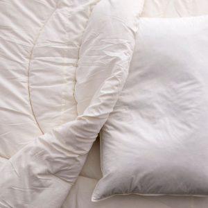 Kaip apsaugoti senas pagalves nuo geltonumo ir dėmių: jos atrodys kaip naujos