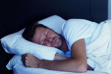 Kaip greitai užmigti per 2 minutes: karinis metodas, kuris veikia