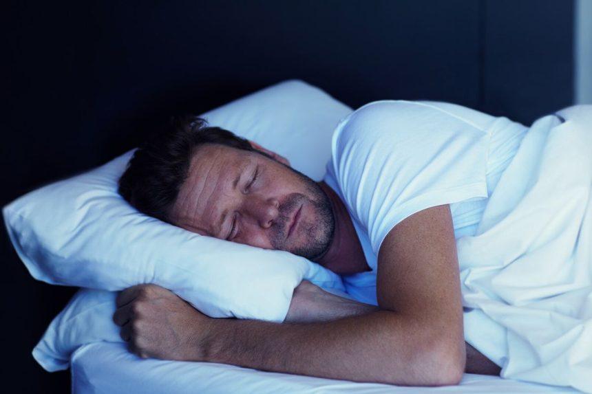 Kaip greitai užmigti per 2 minutes: karinis metodas, kuris veikia