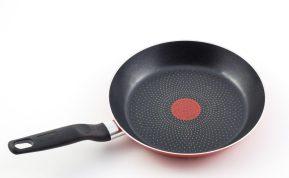 Kaip išvalyti nerūdijančio plieno keptuvę: paprastos naminės priemonės