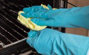 Kaip išvalyti net pačią nešvariausią orkaitę