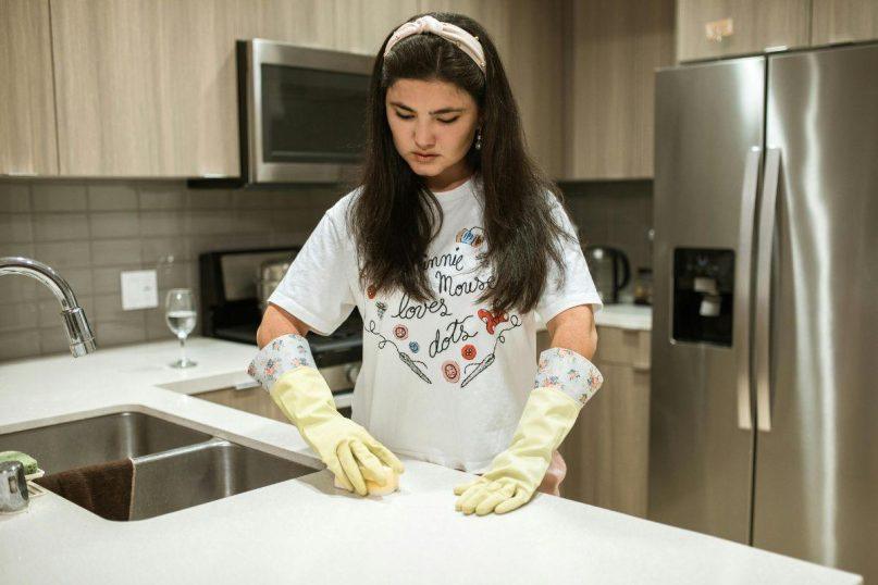 Kaip neapleisti namų ruošos darbų patiriant stresą? 5 paprastos taisyklės