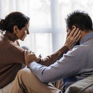 Kaip padėti gedinčiam žmogui: naudingi patarimai