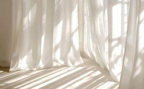 Kaip skalbti užuolaidas, kad jos išliktų baltos?