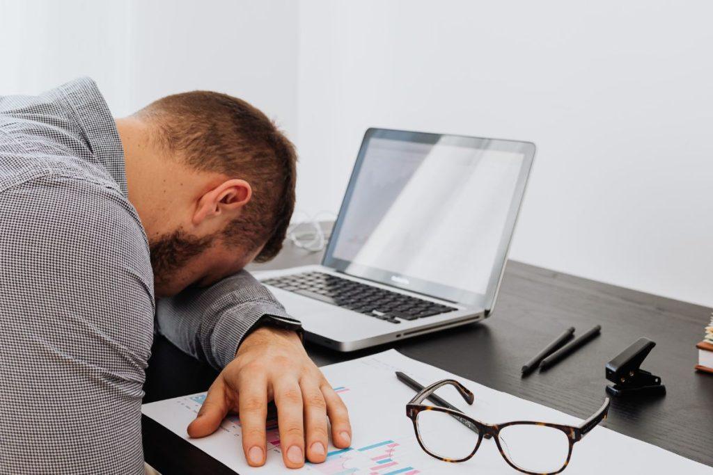 Kaip suprasti, kad organizmas kovoja su dirgikliais? Dažniausi požymiai. Organizmas patiria daug streso