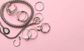 Kaip valyti sidabrinius ir medicininio plieno papuošalus? Ši taisyklė jus nustebins!