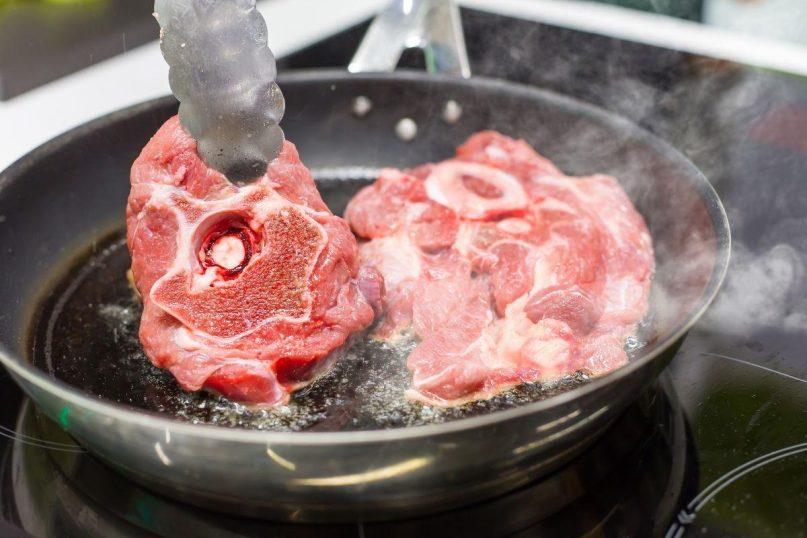 Kas ir kodėl turėtų atsisakyti keptos mėsos?