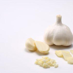 Kas nutiks, jei kasdien suvalgysime po česnako skiltelę?