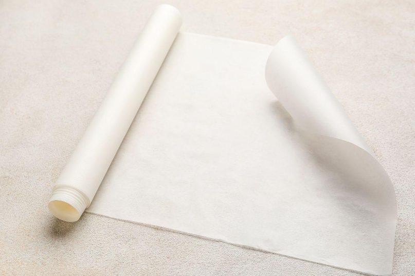 Kepimo popierių susukite į rutulį ir pamerkite į vandenį. Tai jums padės