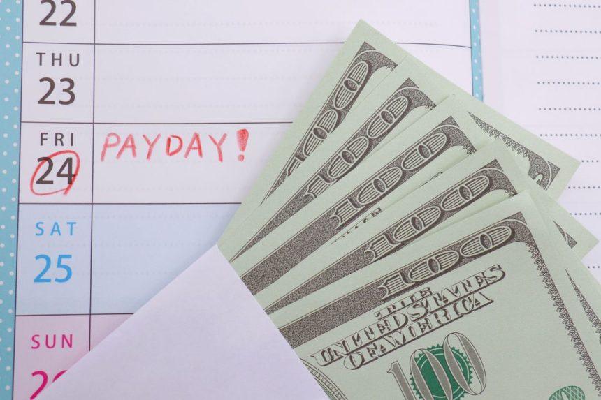 Kodėl atlyginimo dieną neturėtumėte švaistyti pinigų?