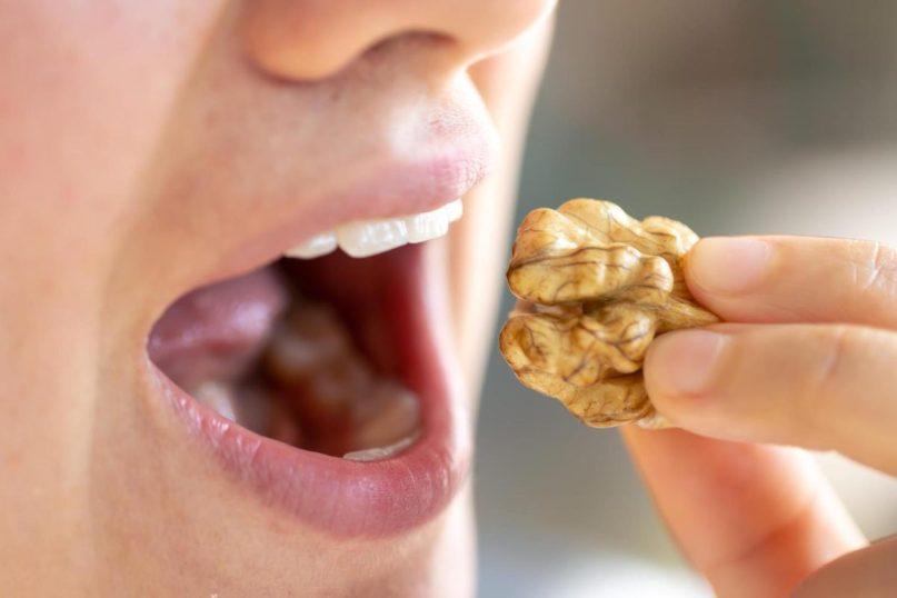 Kodėl moterims kartais labai norisi graikinių riešutų? Sužinokite, ką jums bando pasakyti organizmas