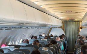 Kodėl persėdimas lėktuve prieš pakilimą gali būti pavojingas