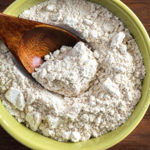 Kodėl reikia pabarstyti miltais virtuvės kriauklę?