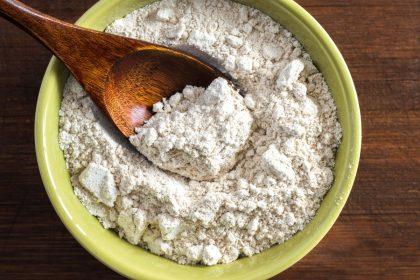 Kodėl reikia pabarstyti miltais virtuvės kriauklę?