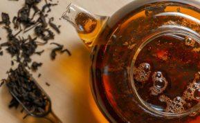 Kokią arbatą geriau gerti ryte: juodą ar žalią?