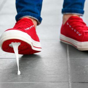 Kramtomoji guma prilipo prie batų pado? Atsikratyti jos padės šie būdai!