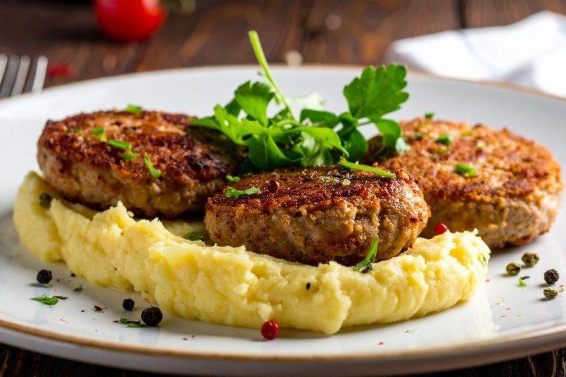 Kritinės klaidos gaminant kotletus: 3 tobulo patiekalo paslaptys
