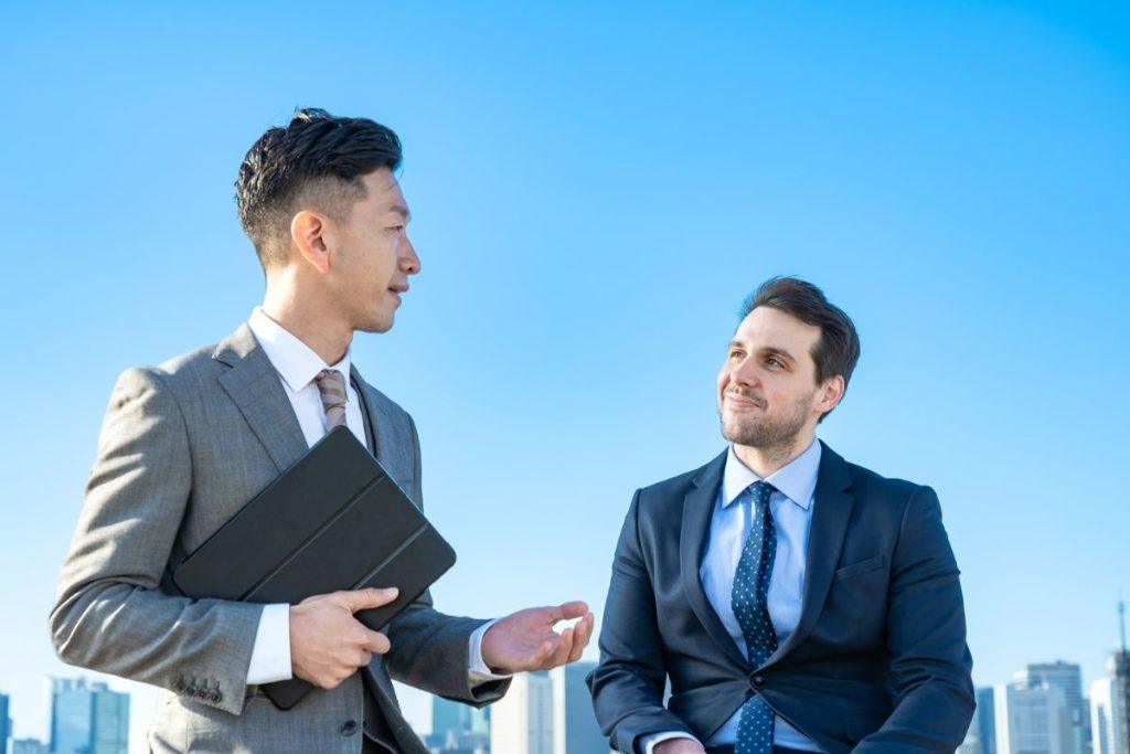 Kūno kalbos ženklai, kurie išduoda, ką stengiamės nuslėpti žodžiais. Laikykite telefoną atokiau