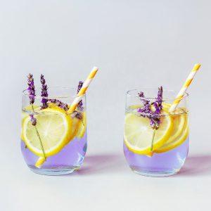 Levandų limonadas, kuris padeda numalšinti galvos skausmą ir nerimą