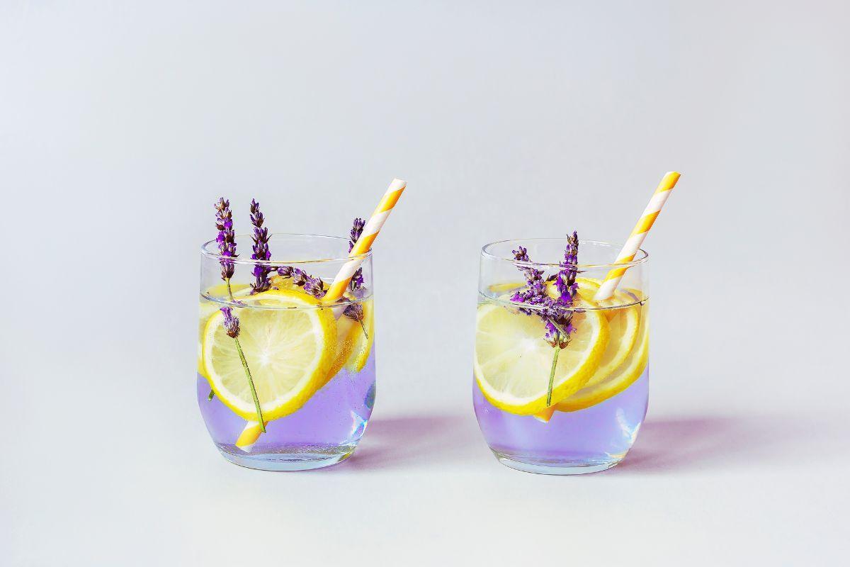 Levandų limonadas, kuris padeda numalšinti galvos skausmą ir nerimą