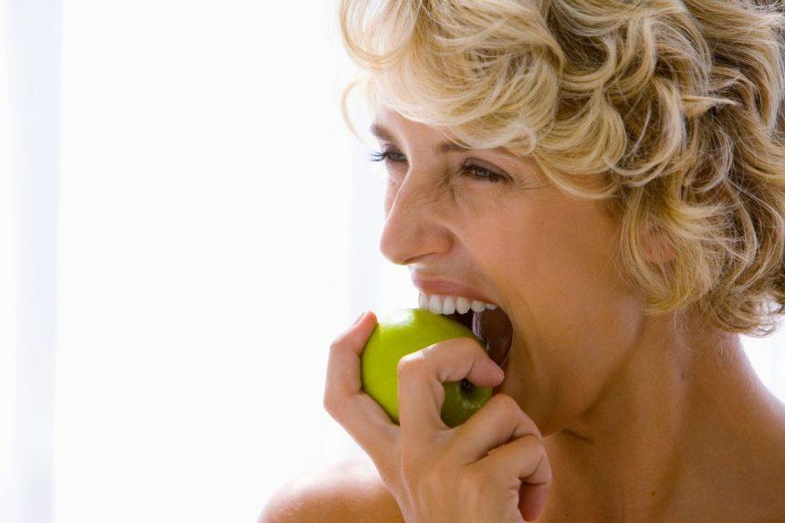 Mėgstate obuolius? Naujausi tyrimai teigia, jog labai svarbus laikas, kada juos valgote