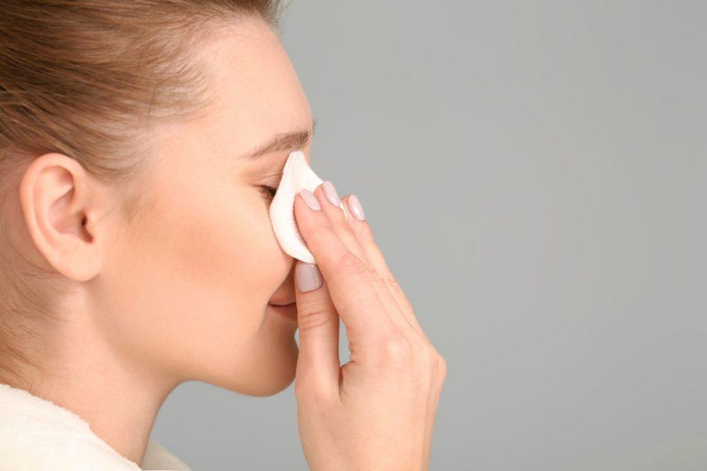 Micelinis vanduo gali sugadinti jūsų odą! Sužinokite, kaip pasidaryti makiažo valiklį patiems! Makiažo valiklio gaminimo instrukcija