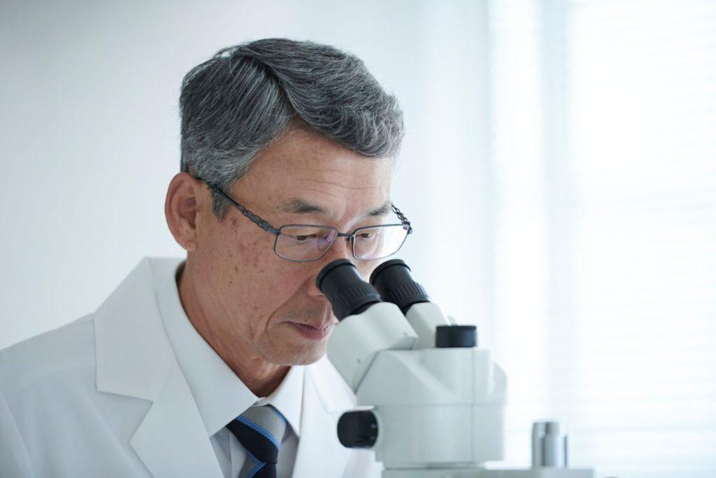 Mokslininkai atrado medžiagą, 100 kartų stipresnę nei įprasti vaistai. Naujas junginys