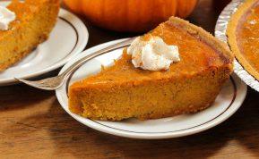 Moliūgų pyragas su varške ir medumi – skanus ir sveikas pasirinkimas! Išbandykite šį receptą ir mėgaukitės puikiu desertu