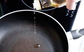 Niekada nepilkite panaudoto aliejaus į kriauklę: tai gali baigtis buitine nelaime