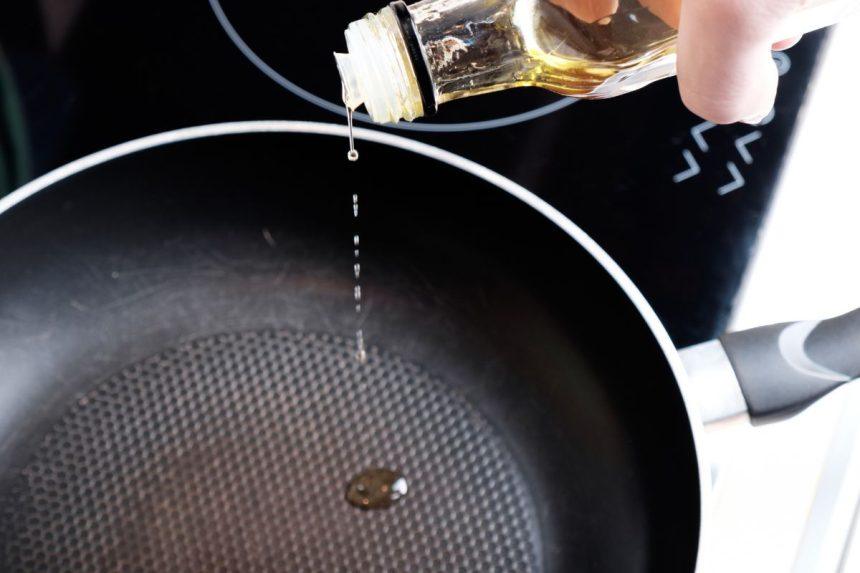 Niekada nepilkite panaudoto aliejaus į kriauklę: tai gali baigtis buitine nelaime