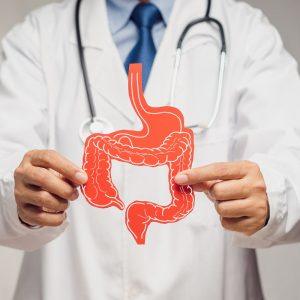 Onkologas įvardijo pirmuosius žarnyno vėžio simptomus